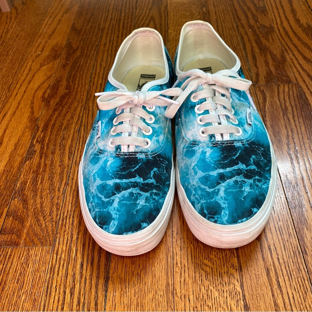Vans Blue Water Ocean Wave x National Geographic Sneaker Women’s 10 / Men’s 8.5